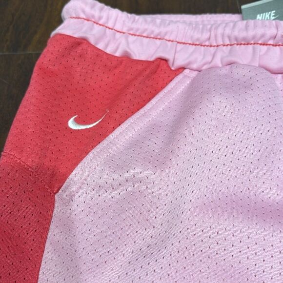 Pink nike capris - Picture 2 of 6